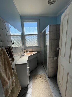 Dusche, Seife, Toilettenpapier
