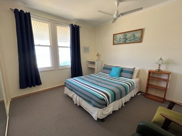 3 bedrooms, bed sheets