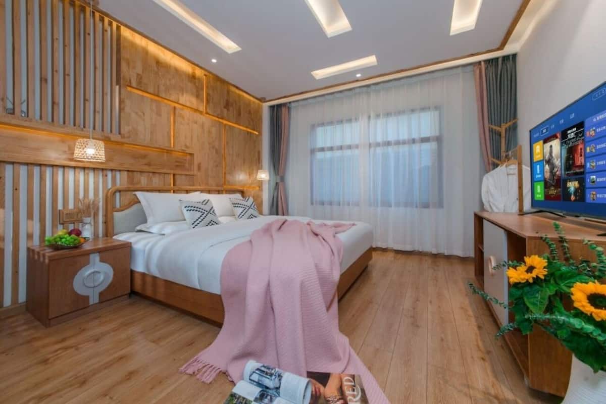 Comfort Double Room, City View | 2 bedrooms, in-room safe, desk, blackout drapes