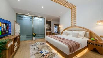 Habitación de luna de miel doble, vistas a la ciudad | Caja fuerte, escritorio, cortinas opacas y sistema de insonorización