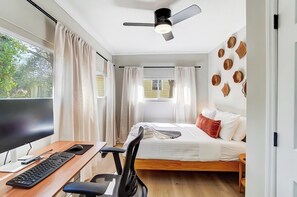 3 bedrooms, desk, iron/ironing board, free WiFi