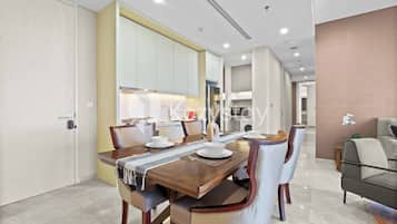 Apartment, 3 Bedrooms, City View | Dining room