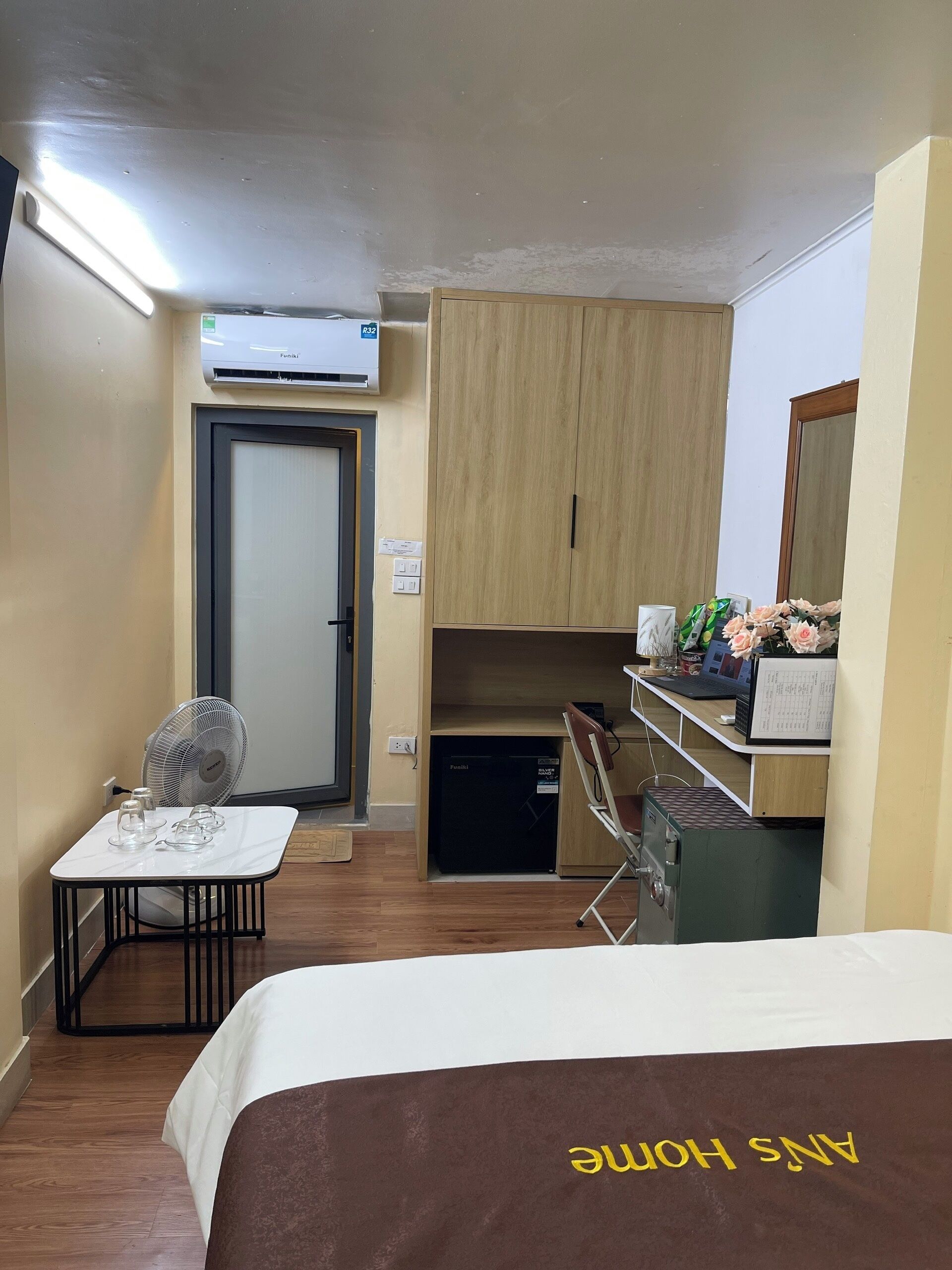 Standard Room, 1 King Bed, Non Smoking, No Windows