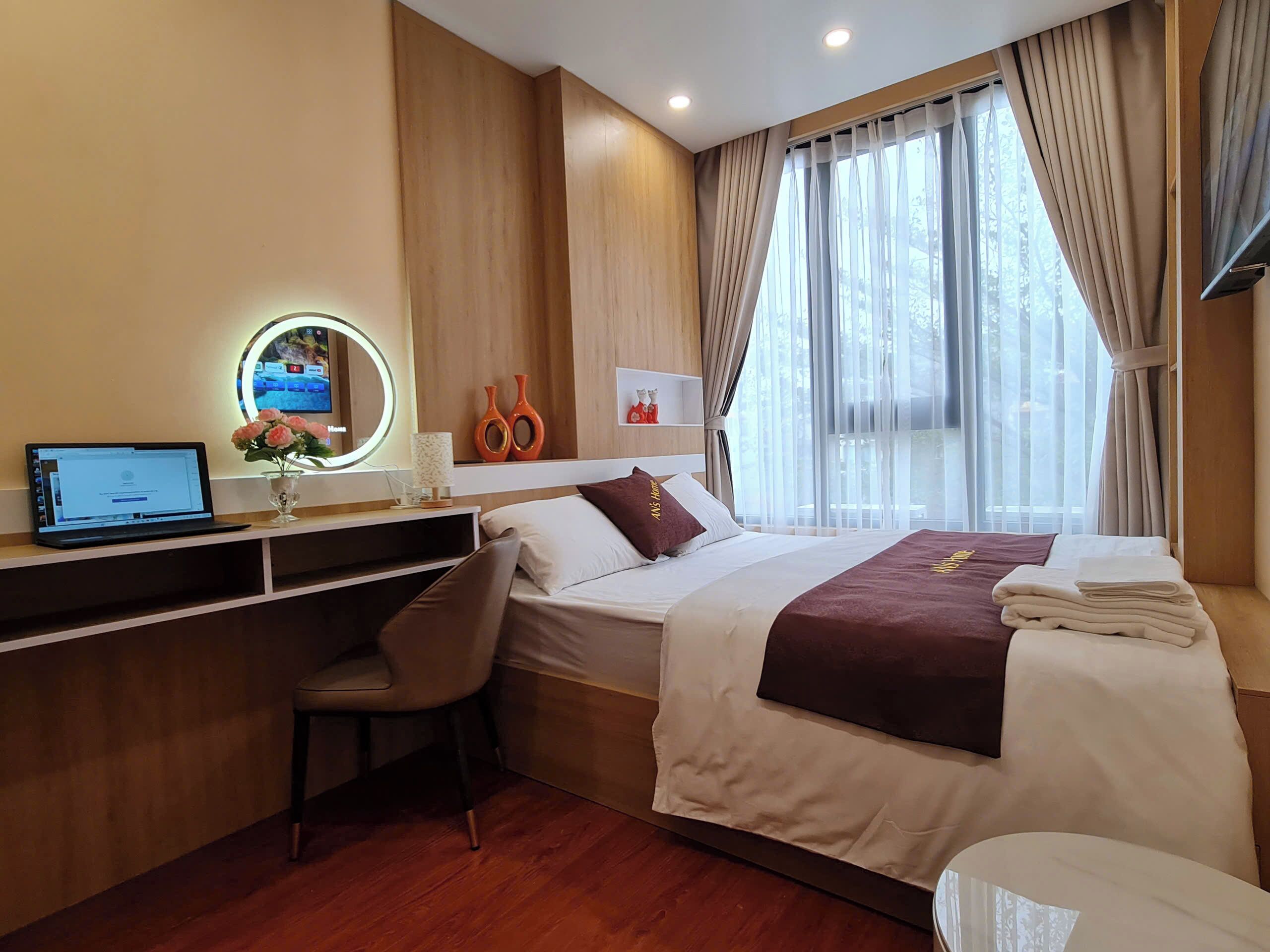 Luxury Double Room, City View | Desk, laptop workspace, blackout drapes, soundproofing