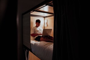 Dormitorio condiviso Deluxe, dormitorio misto, non fumatori | Ferro/asse da stiro, Wi-Fi gratuito, lenzuola