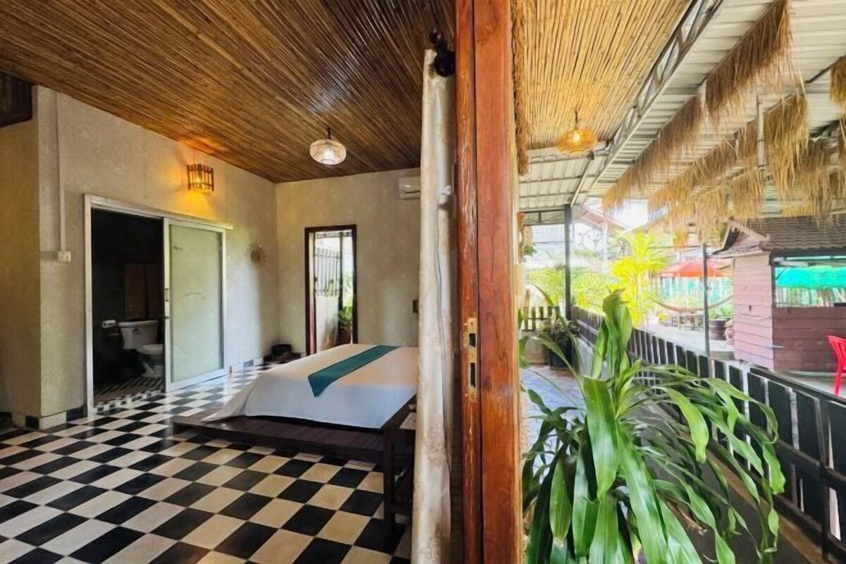 1 bedroom, in-room safe, iron/ironing board (on request), free WiFi