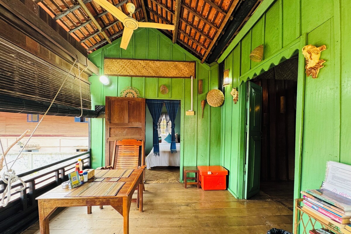 Traditional House, Balcony