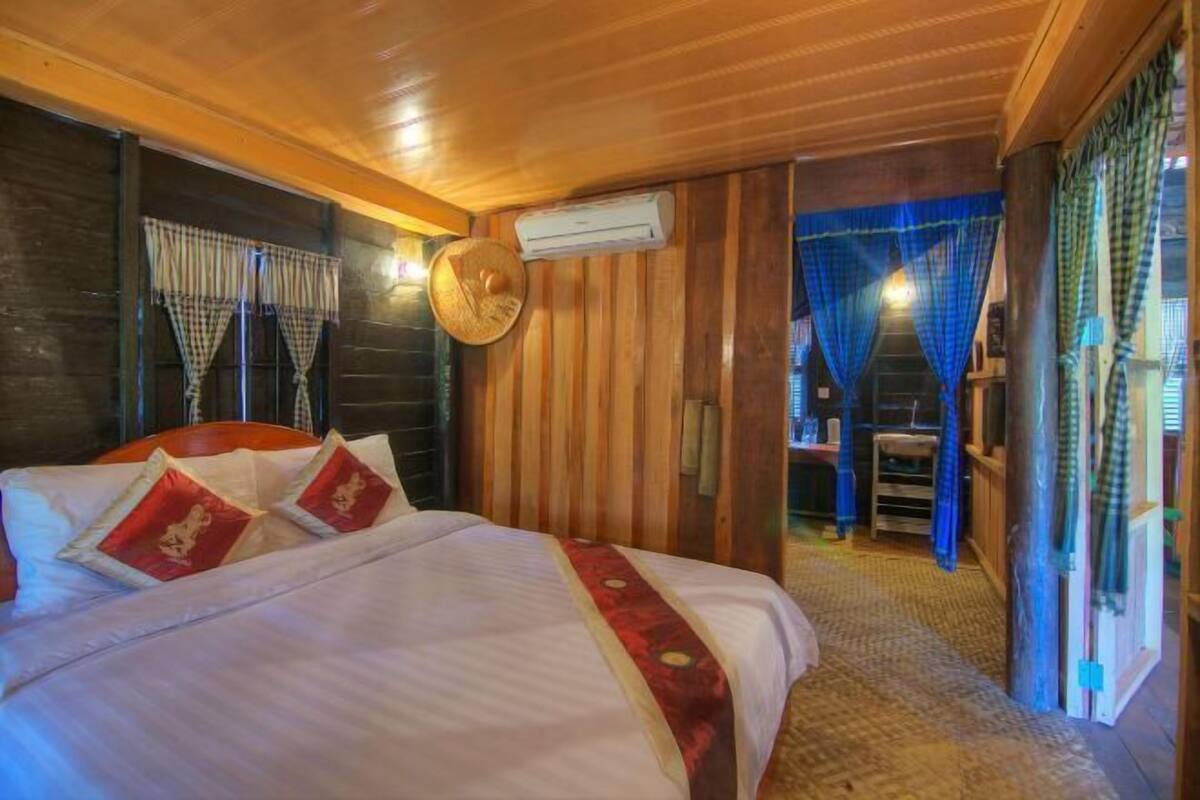 1 chambre, coffre-fort, fer et planche à repasser