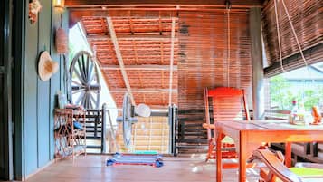 Nhà truyền thống, ban công | Quang cảnh ban công