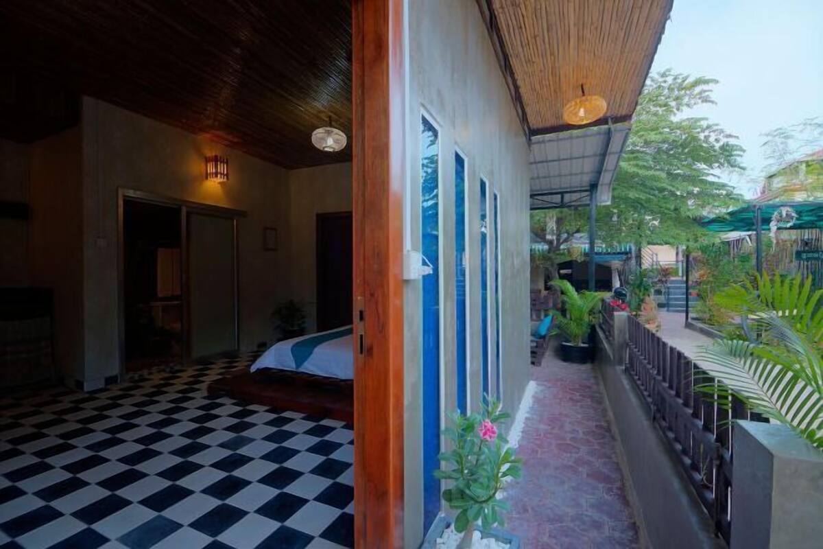 1 chambre, coffre-fort, fer et planche à repasser