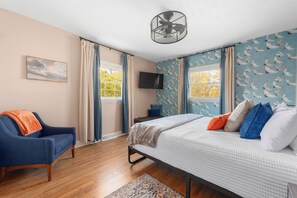 6 bedrooms, travel crib, WiFi, bed sheets