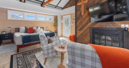 Lakefront + Hiking Trail + Huge Family Friendly House + near Ark Encounter