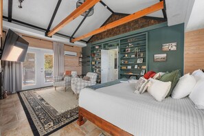 6 bedrooms, travel cot, WiFi, bed sheets