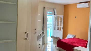 5 slaapkamers, een strijkplank/strijkijzer, reisbedje, gratis wifi