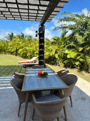 Outdoor dining - Charming 2-bedroom villa in Punta Cana/ CAP CANA with WiFi, AC (Punta Cana)
