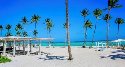 Charming 2-bedroom villa in Punta Cana/ CAP CANA with WiFi, AC