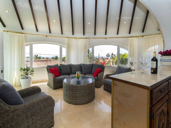 Hus - 6 sovrum - terrass | Interiör