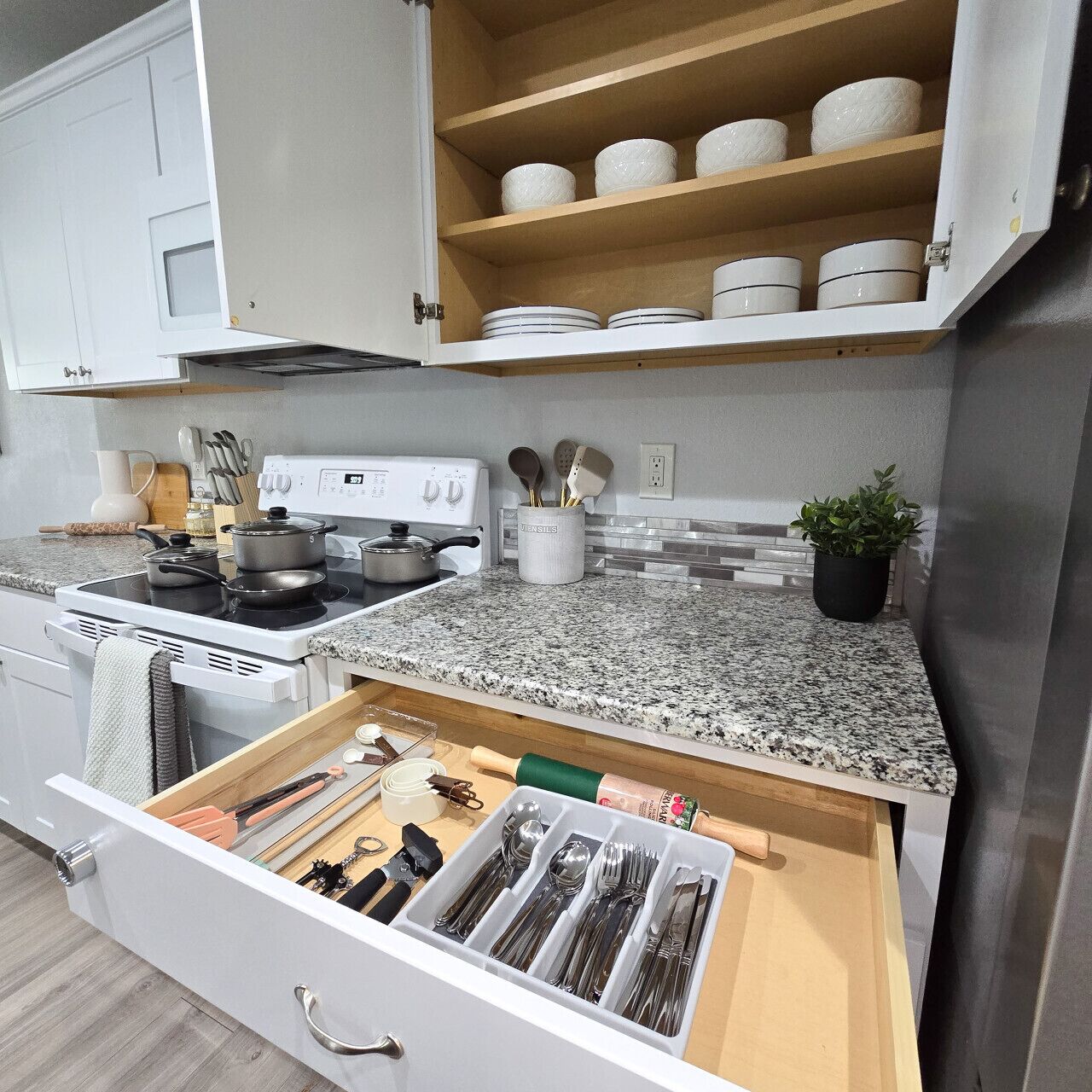 Fridge, microwave, oven, stovetop