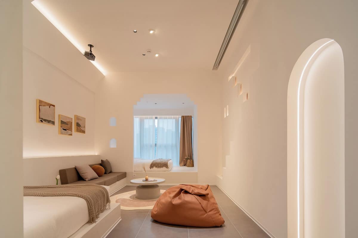 Senior Twin Room, City View | Living room