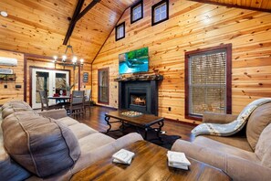 Smart TV y chimenea 