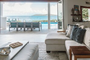 TV, fireplace - Luxurious 5-bedroom villa Ocean Front, BEACH ACCESS (Christiansted)