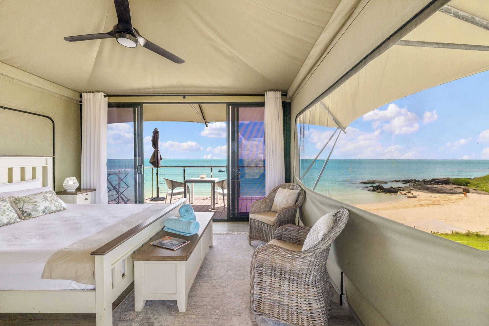 Penthouse Deluxe, ban công, quang cảnh bãi biển