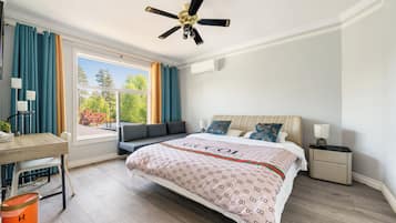 Quarto casal conforto, vista para a cidade | Escrivaninha, espaço de trabalho para notebook, Wi-Fi de cortesia