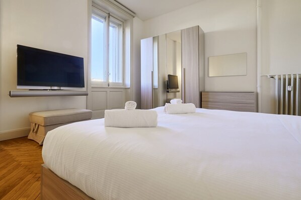 3 habitaciones, tabla de planchar con plancha, wifi y ropa de cama