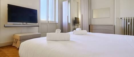 3 habitaciones, tabla de planchar con plancha, wifi y ropa de cama