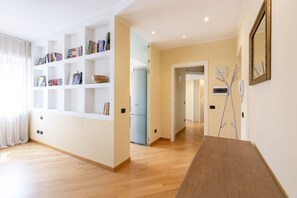 Interior - Ampio Trilocale in zona Solari - Mirable PM (Milano)