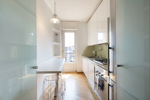 Microwave, oven, stovetop, dishwasher - Ampio Trilocale in zona Solari - Mirable PM (Milano)