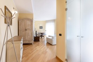 Interior - Ampio Trilocale in zona Solari - Mirable PM (Milano)