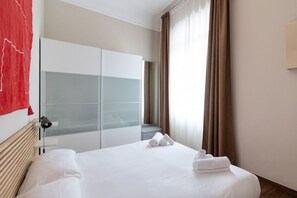 1 habitación, tabla de planchar con plancha, wifi y ropa de cama 