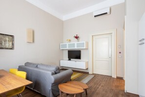 TV - Crocetta DonGiovanni one bedroom 1° floor - Mirable PM (Milano)