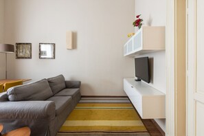 TV - Crocetta DonGiovanni one bedroom 1° floor - Mirable PM (Milano)