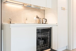 Surface de cuisson, lave-vaisselle, cafetiÚre-théiÚre