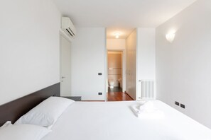 2 slaapkamers, een strijkplank/strijkijzer, wifi, beddengoed