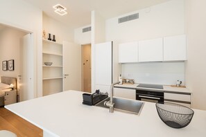 Microwave, oven, stovetop, dishwasher - Mirable Apartments - one bed Cecchi 18 3p (Milano)