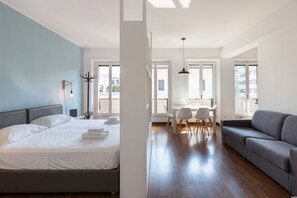 1 slaapkamer, een strijkplank/strijkijzer, wifi, beddengoed