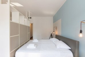 1 habitación, tabla de planchar con plancha, wifi y ropa de cama