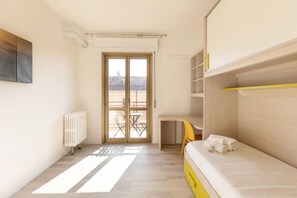 2 habitaciones, tabla de planchar con plancha, wifi y ropa de cama