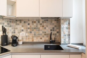 Refrigerador, horno, parrilla de estufa y lavavajillas 