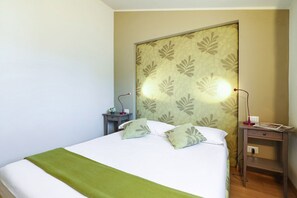 2 عدّة غرف نوم وواي فاي وملاءات أسرّة