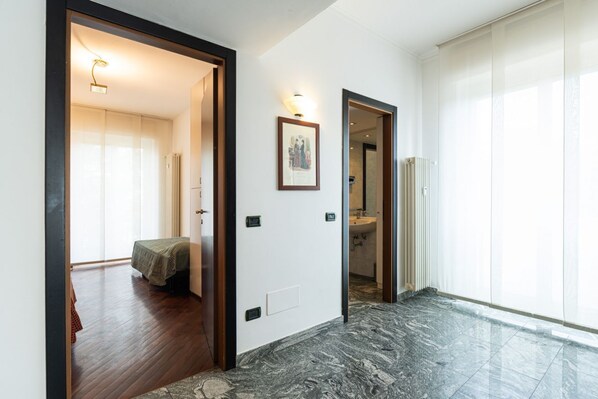 2 bedrooms, WiFi, bed sheets - Fantastic two bedroom ZARA 5th fl. - Mirable PM (Milano)