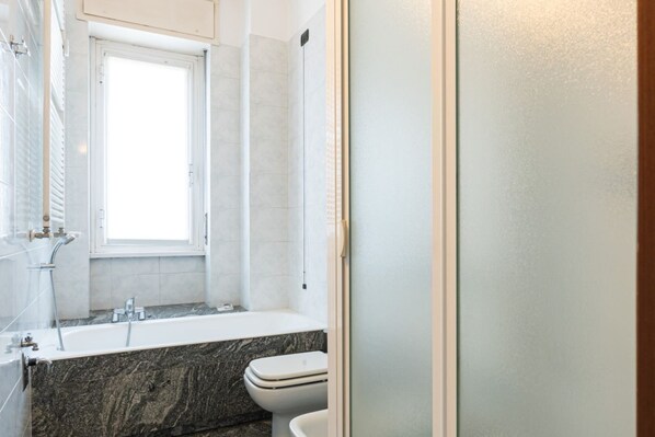 Douche, bidet