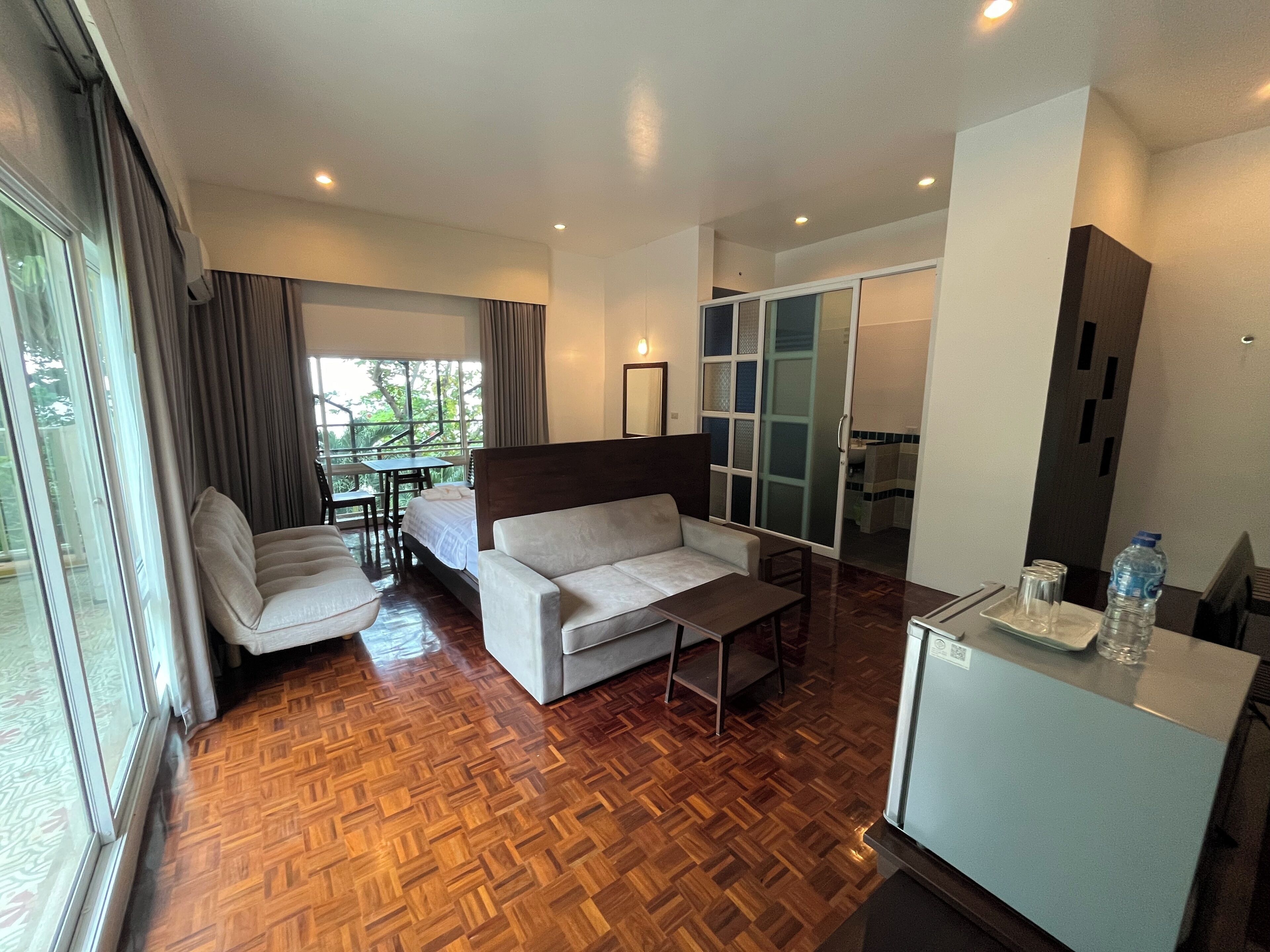 Premium bedding, desk, laptop workspace, free WiFi