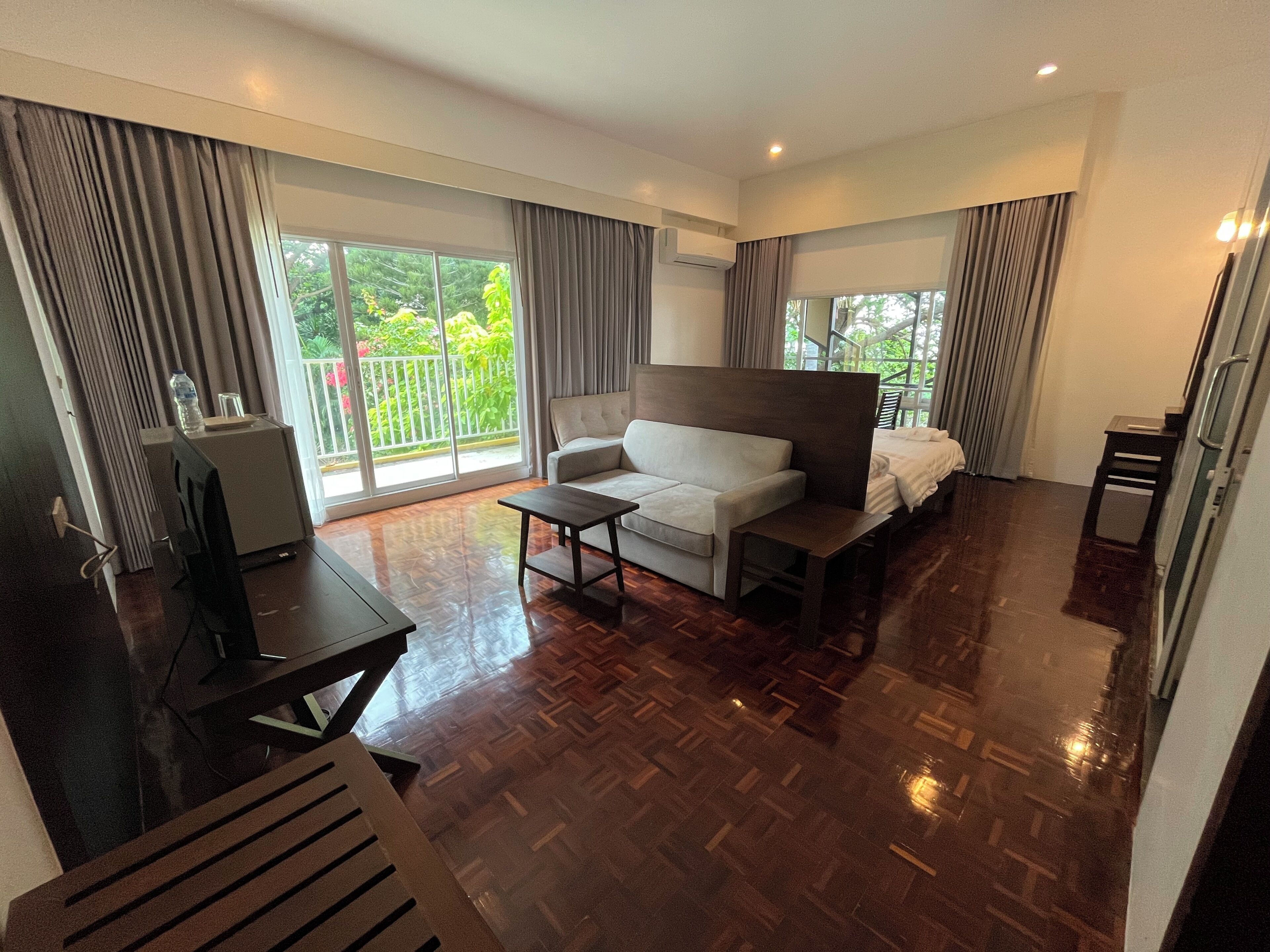 Premium bedding, desk, laptop workspace, free WiFi