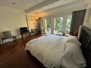 Deluxe Room, Garden View - The Ocean Private beach (Pattaya)