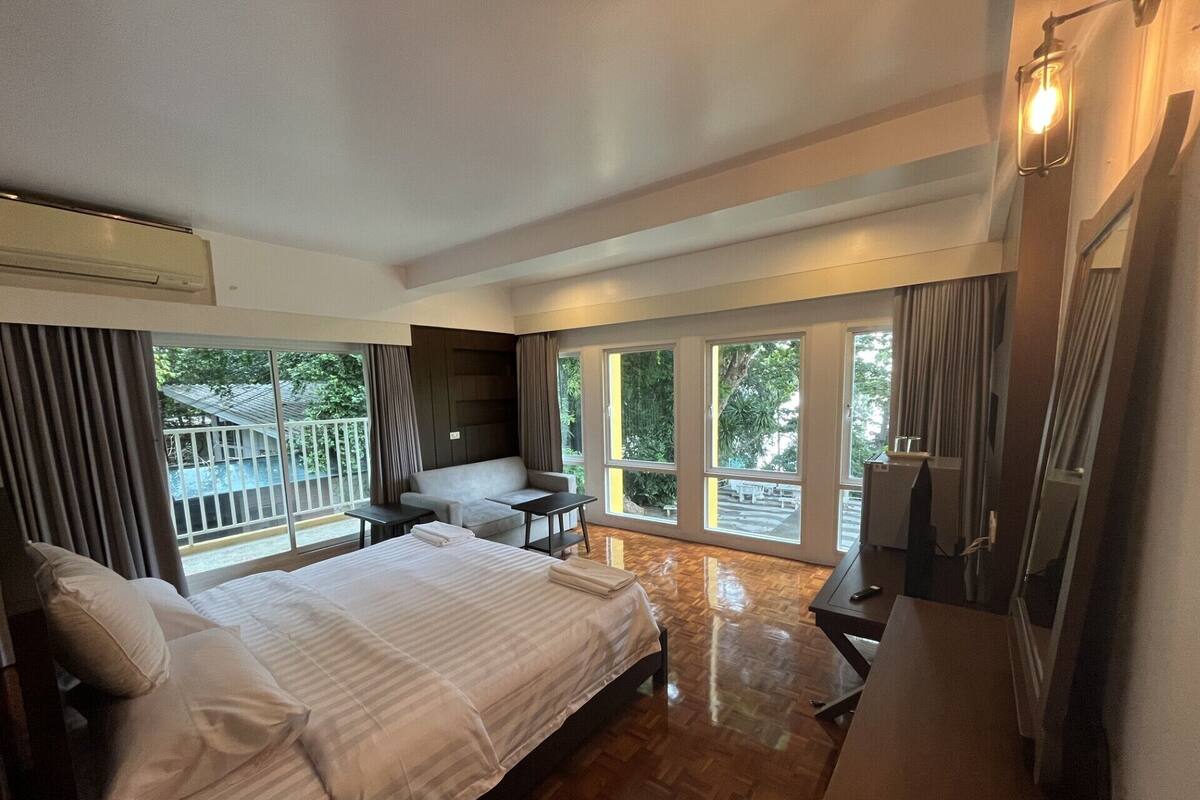 Premium bedding, desk, laptop workspace, free WiFi