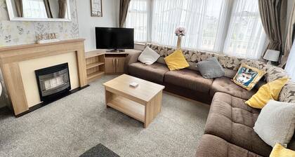 StaticHome-Sleeps6-Lakeview-Balcony-Parking-PetsOK